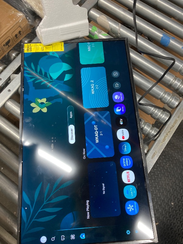 Photo 1 of ***MISSING REMOTE***Samsung - 32” Class Q8F Series QLED 4K UHD SamsungVision AI Smart Tizen TV (2025)