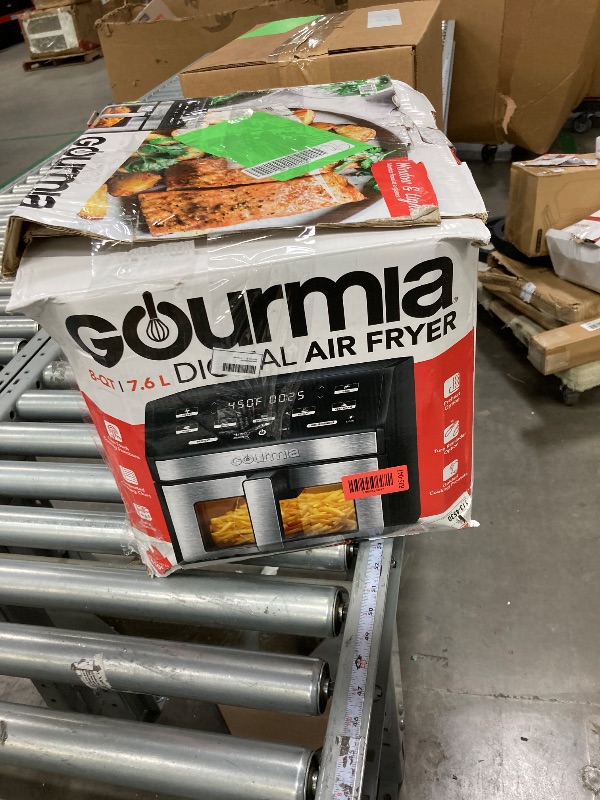 Photo 1 of  ****something is missing in the alate part   used   missing parts****Gourmia Digital Window 8 qt Air Fryer, Black - Nonstick, Digital Display