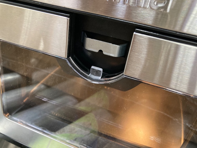 Photo 1 of  ****something is missing in the alate part   used   missing parts****Gourmia Digital Window 8 qt Air Fryer, Black - Nonstick, Digital Display