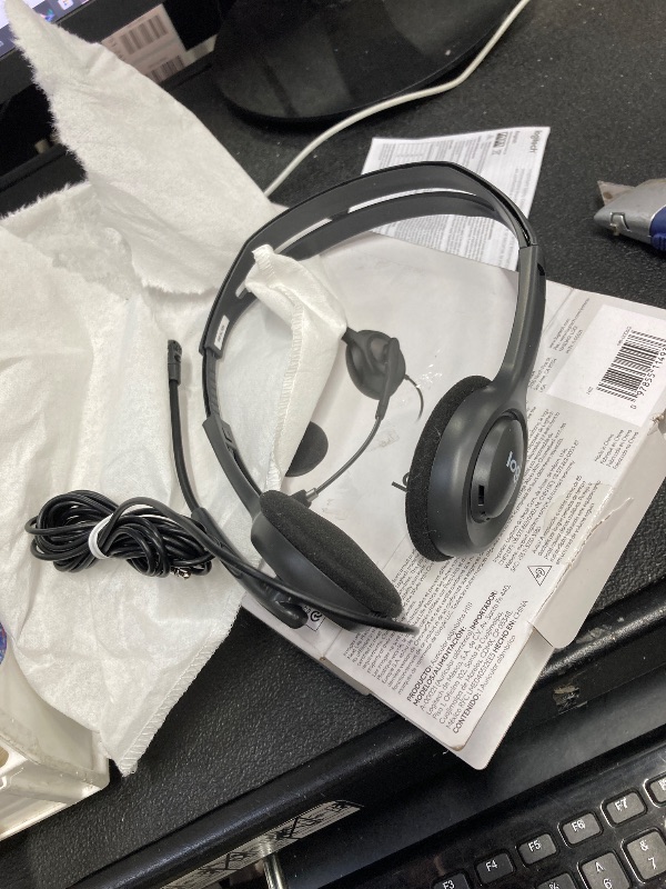 Photo 1 of **used missing parts funtional unyested***   Logitech H111 Wired Headset, Stereo Headphones with Noise-Cancelling Microphone, 3.5 mm Audio Jack, PC/Mac/Laptop/Smartphone/Tablet - Black