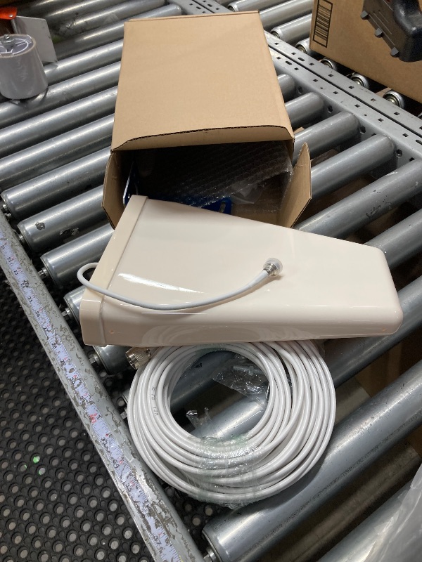 Photo 1 of *** use missing parts***2025 Latest Verizon Cell Phone Signal Booster Verizon Signal Booster Cell Phone Booster 5G 4G LTE Band 13 Cellular Booster Straight Talk Signal Amplifier Cell Extender Cell Booster for Home