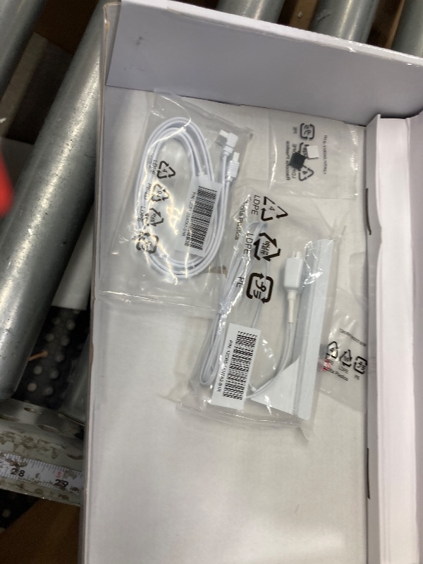 Photo 1 of **used missing parts , funtional untested ****GIGABYTE X870 AORUS Elite WIFI7 ICE AMD AM5 LGA 1718 Motherboard, ATX, DDR5, 4X M.2, PCIe 5.0, USB4, WIFI7, 2.5GbE LAN, EZ-Latch, 5-Year Warranty