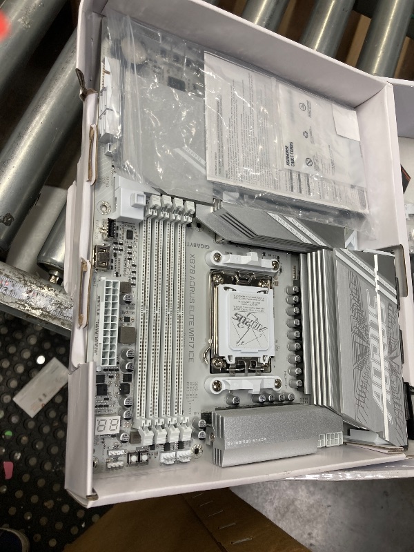 Photo 1 of **used missing parts , funtional untested ****GIGABYTE X870 AORUS Elite WIFI7 ICE AMD AM5 LGA 1718 Motherboard, ATX, DDR5, 4X M.2, PCIe 5.0, USB4, WIFI7, 2.5GbE LAN, EZ-Latch, 5-Year Warranty