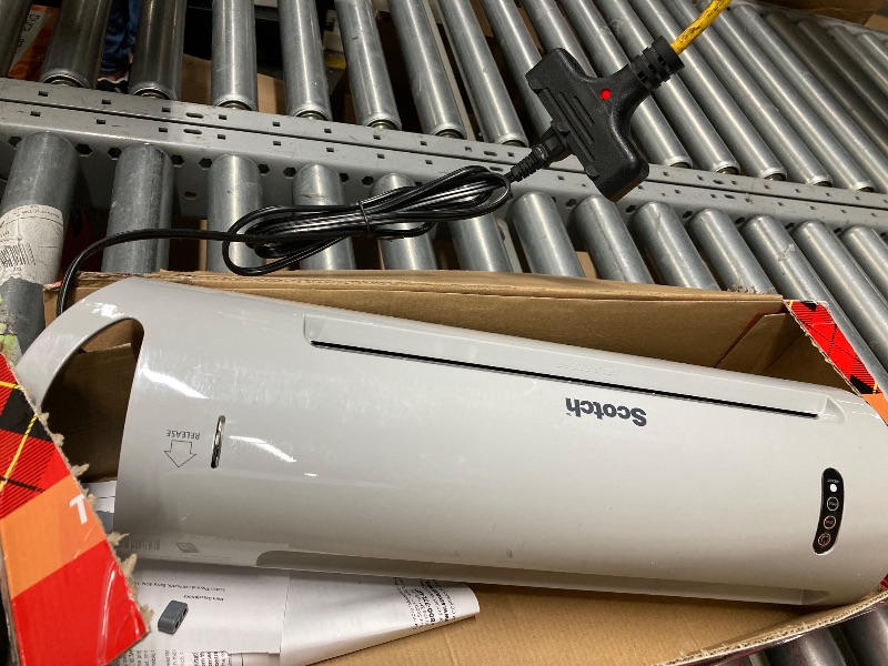 Photo 1 of *****It is used. It is connected and the lights turn on, but it is not known if it works 100%. It is missing parts, therefore, it cannot be returned**Scotch TL902VP Thermal Laminator Value Pack 9" W/ 20 Letter Size Pouches New