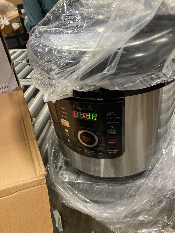 Photo 1 of **It was connected and turned on, but it takes the necessary time to know if it works at 100%**It is used and is missing parts, so it is not known if it works at 100%.*** 12 Quart Electric Digital Pressure Cooker, Multi-Cooker with 15 Preset Cooking Funct