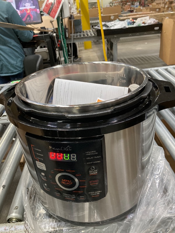 Photo 1 of **It was connected and turned on, but it takes the necessary time to know if it works at 100%**It is used and is missing parts, so it is not known if it works at 100%.*** 12 Quart Electric Digital Pressure Cooker, Multi-Cooker with 15 Preset Cooking Funct