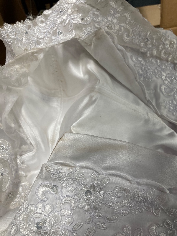 Photo 1 of *Stained?* Wedding dress