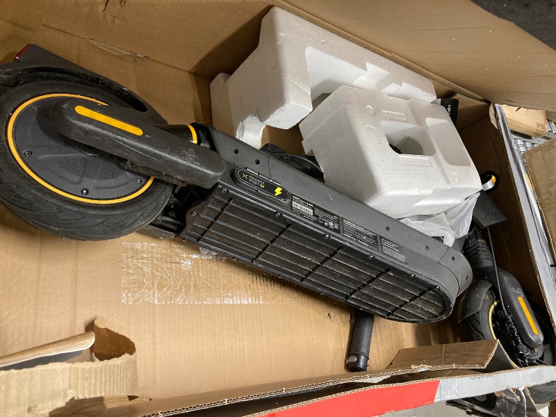 Photo 1 of ***used****Segway Ninebot Max G3 Electric Scooter, 28 mph Top Speed w/ 50 Miles Max Range, 2000W Peak Motor, Dual Hydraulic Suspension, Fast Charging Scooter for Adults and Teens, UL-2272 2271 Certified