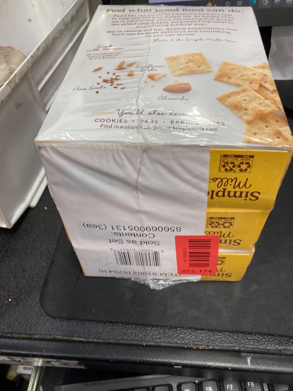 Photo 1 of ***BB  10/18/2025***
Simple Mills Almond Flour Crackers, Fine Ground Sea Salt - Gluten Free, Vegan, Healthy Snacks, 4.25 Ounce (Pack of 3)