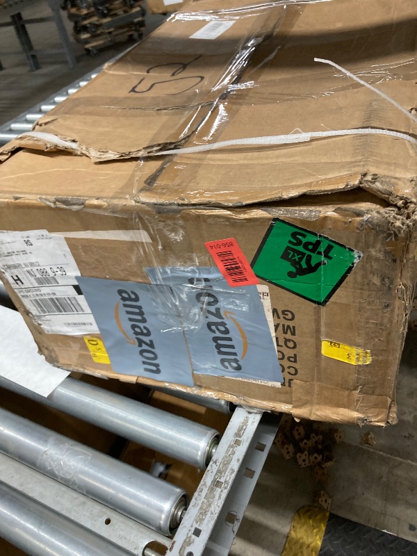 Photo 1 of ***Partial set****
Flash Furniture Hercules, Indoor/Outdoor Heavy-Duty Plastic Folding Chairs, Foldable Commercial Stacking Chairs with 650-lb. Static Weight Capacity, White