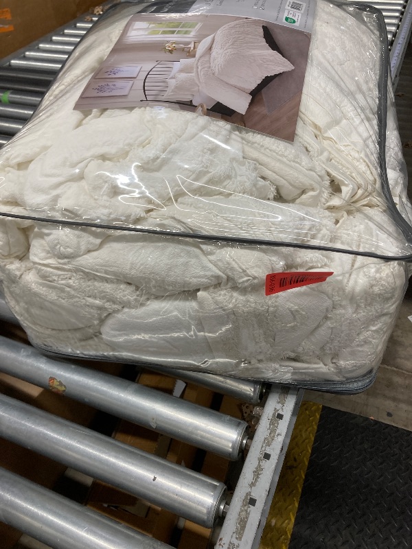 Photo 1 of ***PARTIAL SET***
***USED***
Madison Park Tufted Chenille Cotton Comforter,Viola, Damask Off White King/Cal King(104"x92")