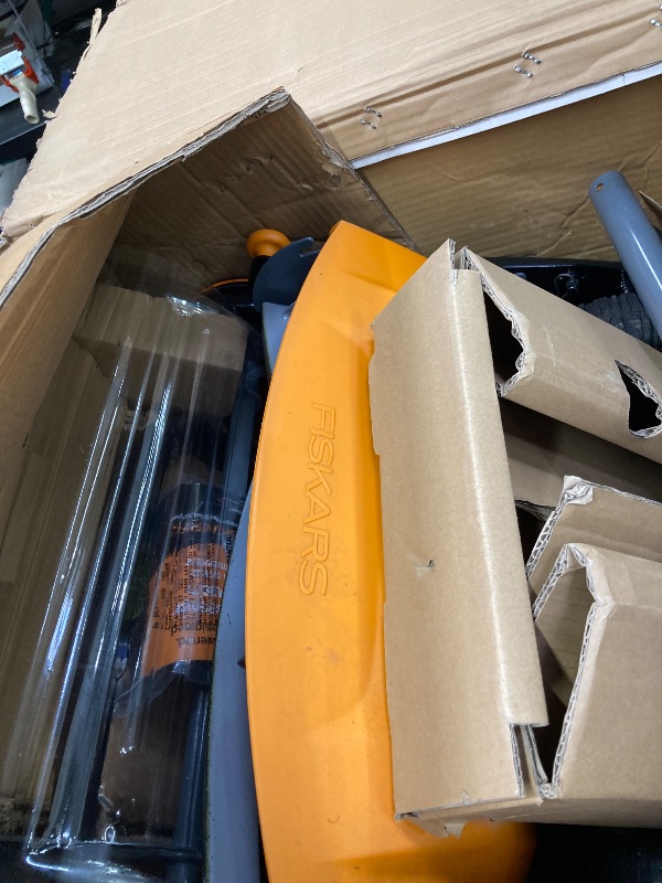 Photo 1 of ***NEED CLEAN***
Fiskars Push Mower, Cut Width Manual Reel Mower with No Motor, Eco-Friendly Manual Reel Lawn Care, 18", Black