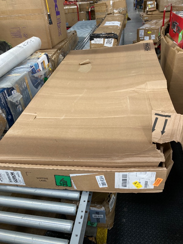 Photo 1 of **BROKEN LATCH***Gator EFX Hard Tri-Fold Truck Bed Tonneau Cover | GC34008 | Fits 2019 - 2023 Dodge Ram 1500 W/o RamBox Does Not Fit W/ Multi-Function (Split) Tailgat