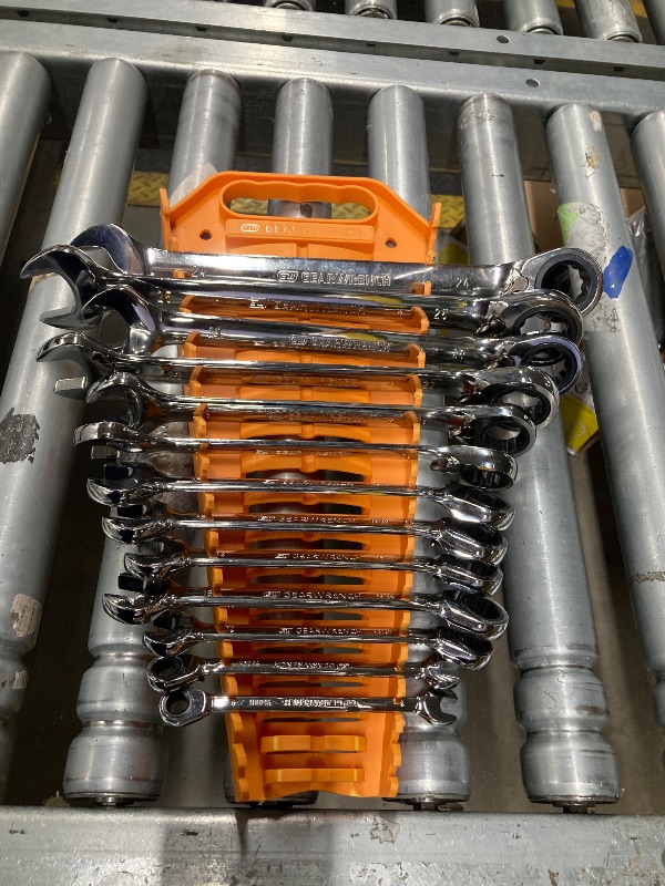 Photo 1 of **MISSING PARTS**GEAWRENCH 16 Pc. Reversible Ratcheting Combination Wrench Set, Metric - 9602N