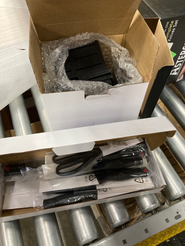 Photo 1 of 
The Pioneer Woman Pioneer Signature 14-Piece Stainless Steel Knife Block Set, Gray
