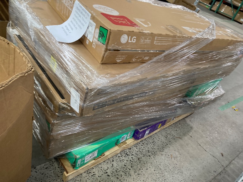 Photo 1 of ********No returns***No refund*******TV pallet doesn't work, only for parts of different brands and sizes. Some turn on, others don't. Broken screens, possibly missing cables and remote control. Returns not accepted. Final sale, approximate retail price o