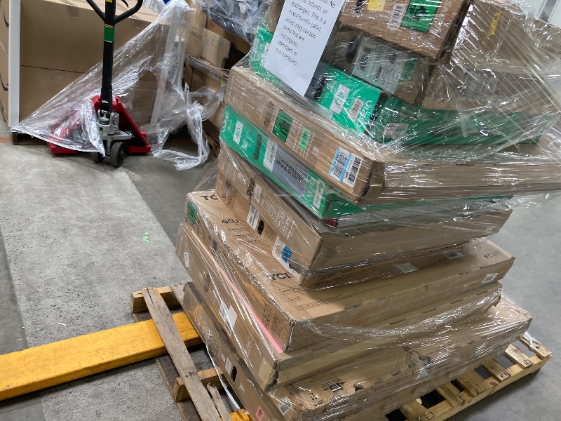 Photo 1 of ********No returns***No refund*******TV pallet doesn't work, only for parts of different brands and sizes. Some turn on, others don't. Broken screens, possibly missing cables and remote control. Returns not accepted. Final sale, approximate retail price o