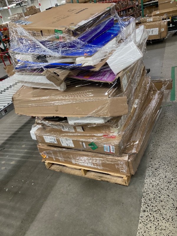 Photo 1 of ********No returns***No refund*******TV pallet doesn't work, only for parts of different brands and sizes. Some turn on, others don't. Broken screens, possibly missing cables and remote control. Returns not accepted. Final sale, approximate retail price o