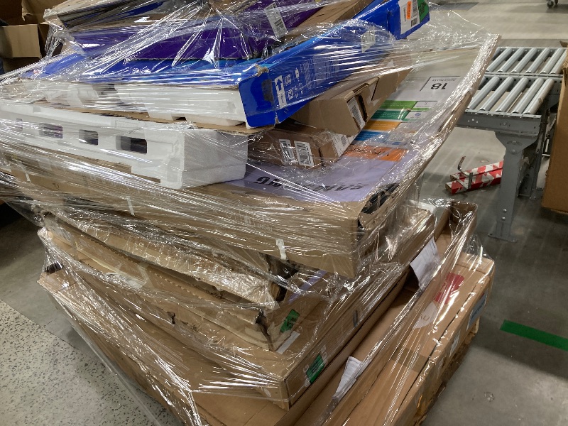 Photo 1 of ********No returns***No refund*******TV pallet doesn't work, only for parts of different brands and sizes. Some turn on, others don't. Broken screens, possibly missing cables and remote control. Returns not accepted. Final sale, approximate retail price o