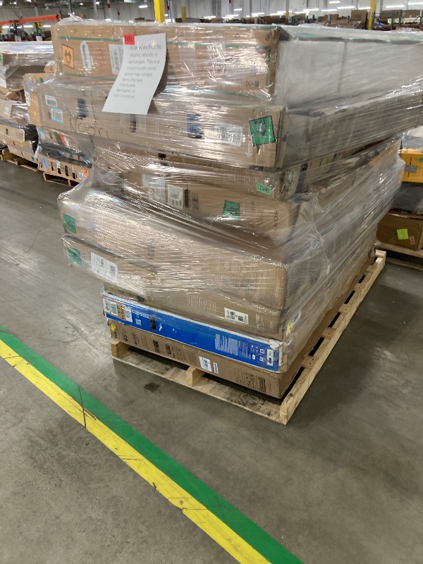 Photo 1 of ********No returns***No refund*******TV pallet doesn't work, only for parts of different brands and sizes. Some turn on, others don't. Broken screens, possibly missing cables and remote control. Returns not accepted. Final sale, approximate retail price o