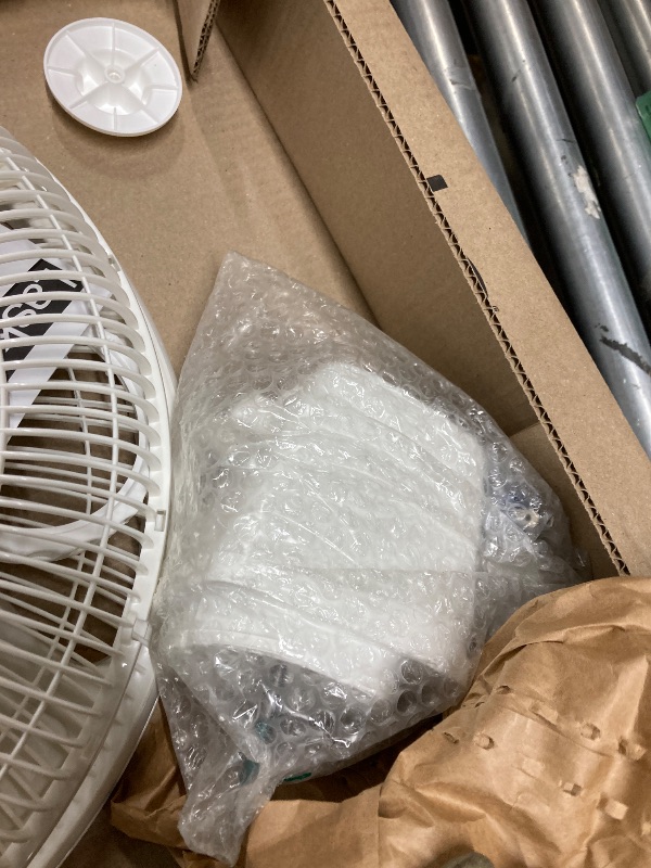 Photo 1 of ***(PARTS ONLY -SELLING AS PARTS)***
Lasko 2520 16 Inch 3-Speed Quiet Adjustable Tilting Wide-Area Oscillating Standing Pedestal Fan for Bedroom, Kitchen, Home, and Office, White