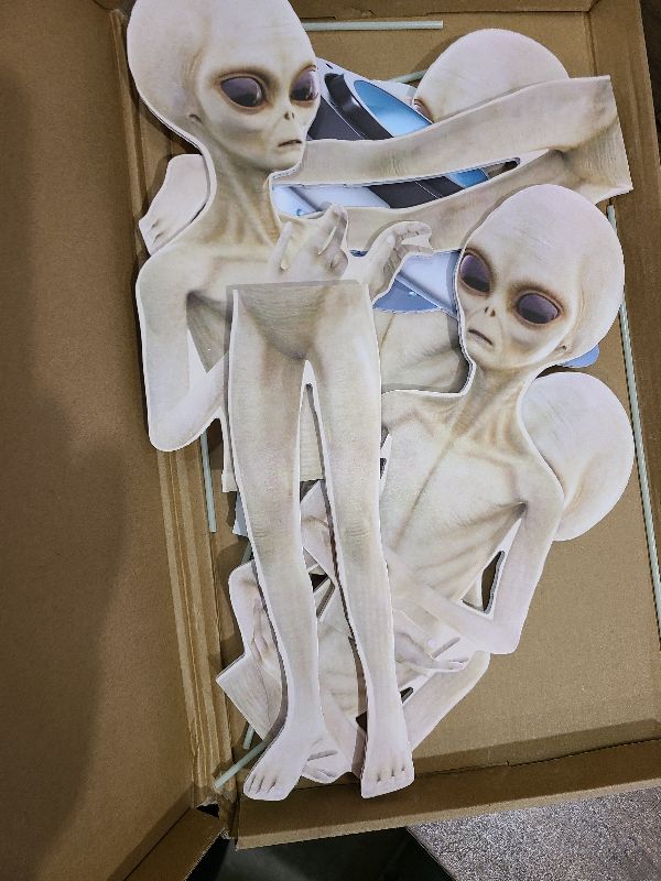 Photo 1 of 2 Pcs Metal Giant Halloween Alien Outdoor Yard Sign Stakes 31'' 39'' Large Alien Full Body Metal Rainproof Windproof Decors for Halloween Trick or Treat Earthlings Party Garden Lawn Pathway Decor