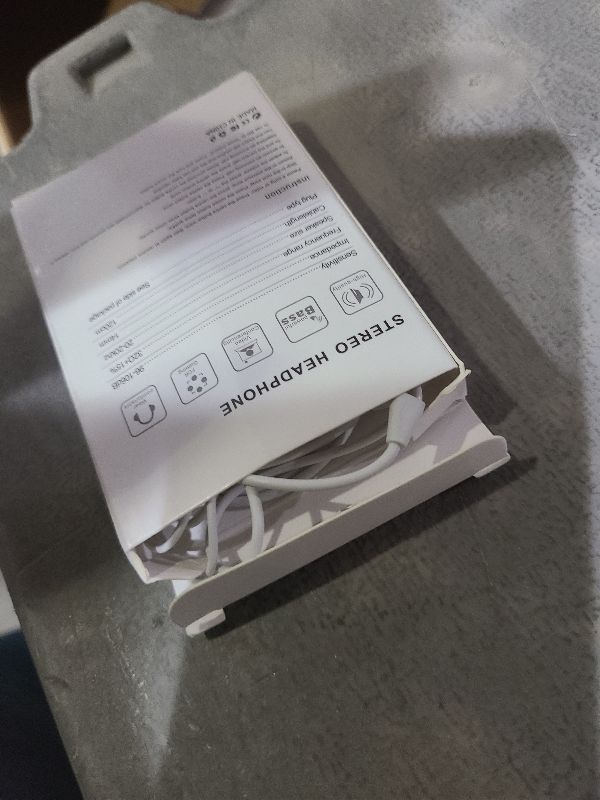 Photo 1 of 2 Pack for iPhone Headphones Wired Earbuds Earphones Built-in Microphone & Volume Control Nosie Reduction for iPhone 14 Pro Max/14 Plus/13/12/11/XR/XS/X/8/7/SE, Plug and Play Support All iOS Syste