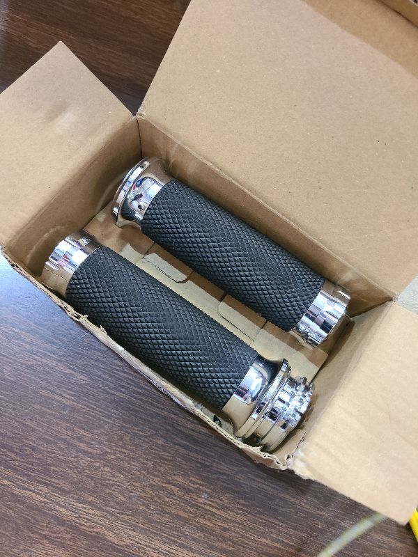 Photo 1 of 1 Inch Hand Grips 25mm Motorcycle Handlebar Grips Cable Throttle for Harley Davidson Sportster Touring Dyna Softail 883 1200 Harley Touring Honda Kawasaki Suzuki Yamaha(Silver)