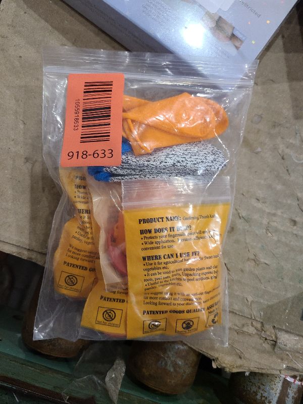 Photo 1 of 12 Pcs Gardening Silicone Thumb Knife Tool Set for Harvesting, Plant Fruit Picking, Trimming, Thumb Cutter for Finger Protection 45° Blade