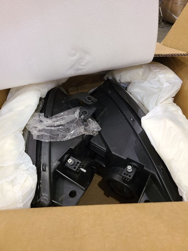 Photo 1 of 2PCS Headlights Assembly For 2005 2006 2007 Facelift Ford Focus ZX3 ZX4 ZX5 SE ST Halogen Headlamp Passenger and Driver side Black Housing