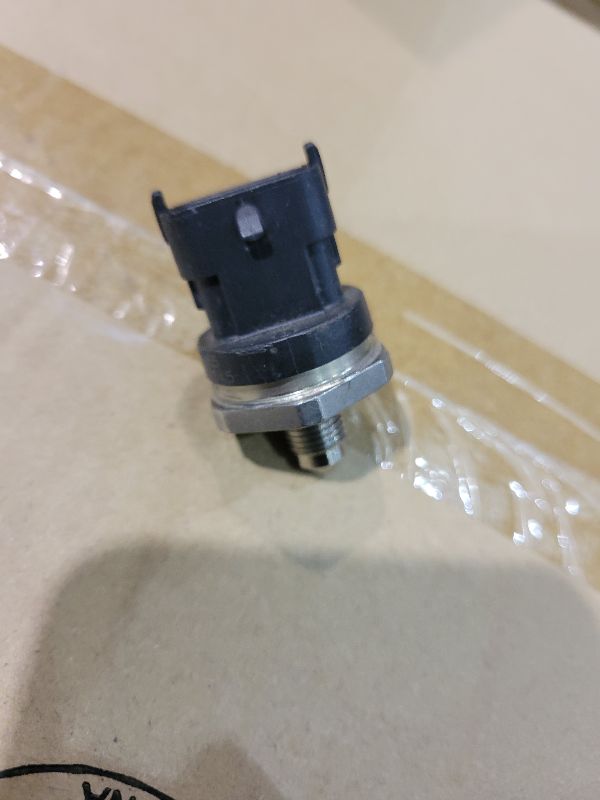 Photo 1 of 12618108 Fuel Injection Fuel Rail Pressure Sensor Fit for Buick Enclave Regal Verano Chevrolet Traverse GMC Acadia 2012-2017 Replace 5S13812, FPS34, V40720067, FPS534, 800-90033