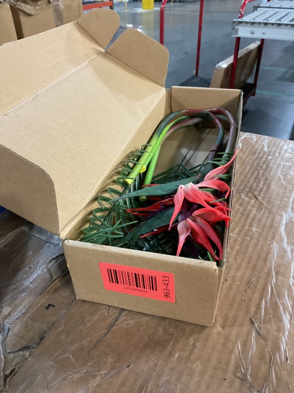 Photo 1 of (USED/FAIR) Fqueelvys Bird of Paradise Artificial Plant Combo Palm Leaves,Faux Bird of Paradise Plant with Artificial Palm Leaves for Wedding Garden Office Home Indoor and Outdoor Decor(Red)