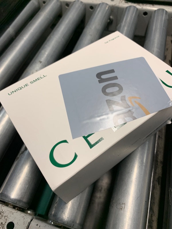 Photo 1 of ** USED**

Ceeniu New Smart Car Air Freshener, 135ml Last 6 Months, Auto ON/OFF Car Freshener Long Lasting, Multi-mode Adjustable, Ambiance Light, Natural French Fragrance, CF3 Aroma Diffuser, Mint Ice Scent