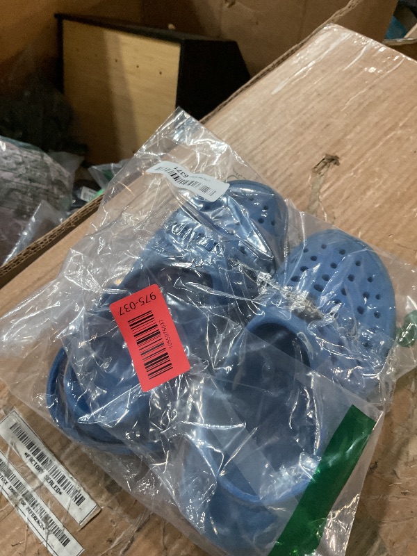 Photo 1 of * a little dirty *
Kids Clogs for Boys Comfortable Slip on Sandals Beach Pool Slipper size one