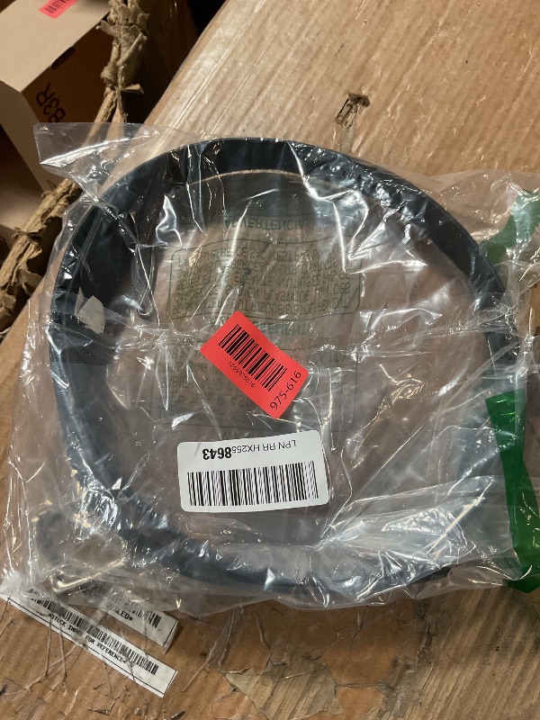 Photo 1 of * buckle is broken *
Tommy Hilfiger Men's Ribbon Inlay Belt - Ribbon Fabric Design with Single Prong Buckle, Black/Navy, 40