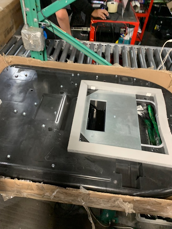 Photo 1 of ***DAMAGED - SEE NOTES/PICTURES***
Coleman Mach 8,15K BTU Roughneck RV A/C, Black, 37204-0795