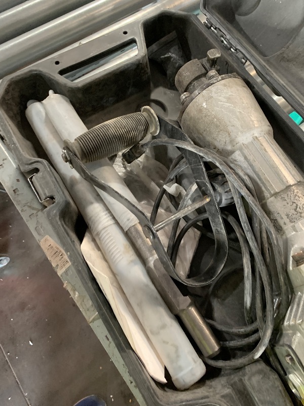 Photo 1 of ***NO POWER, PARTS ONLY***VEVOR Demolition Jack Hammer, MAX 3500W Jack Hammer Concrete Breaker 1900 BPM Heavy Duty Electric Jack Hammer, 2pcs Chisel w/Gloves & 360°C Swiveling Front Handle for Trenching and Breaking Holes