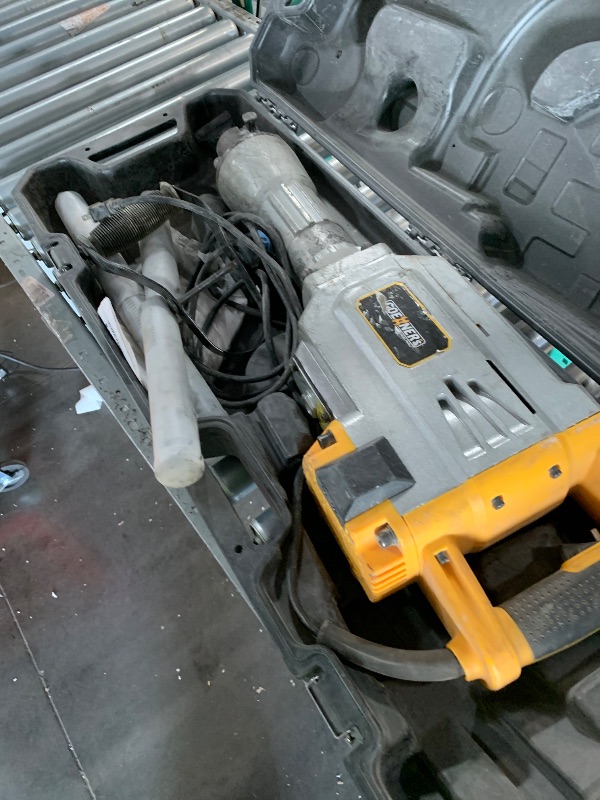 Photo 1 of ***NO POWER, PARTS ONLY***VEVOR Demolition Jack Hammer, MAX 3500W Jack Hammer Concrete Breaker 1900 BPM Heavy Duty Electric Jack Hammer, 2pcs Chisel w/Gloves & 360°C Swiveling Front Handle for Trenching and Breaking Holes