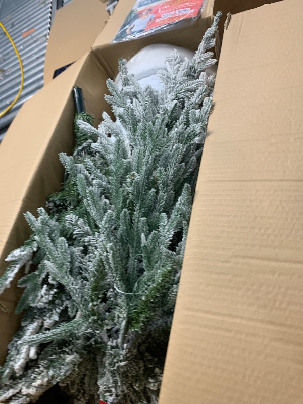 Photo 1 of (used)(damage) Puleo International 4.5ft Pre-Lit Potted Flocked Arctic Fir Christmas Tree with 70 Clear Lights