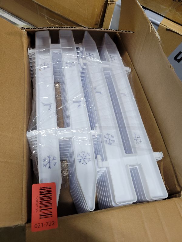 Photo 1 of 18pcs Christmas Tree Gate, 15.7 Inches Tall Christmas Tree Picket Fence for Dogs, Round Toddler Baby Proof White Gate Around Xmas Tree, Thick Plastic Reja para Arbol de Navidad Pet Cat Protector