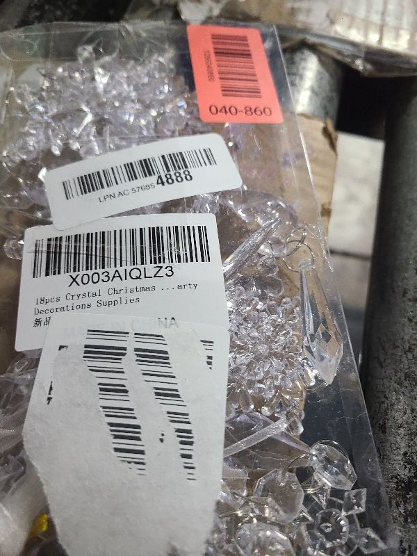 Photo 1 of 18pcs Crystal Christmas Ornaments for Tree Decorations-Hanging Acrylic Snowflake Icicle Ornaments with Drop Pendants for Winter Wonderland Chandelier Crystals Decorations Supplies