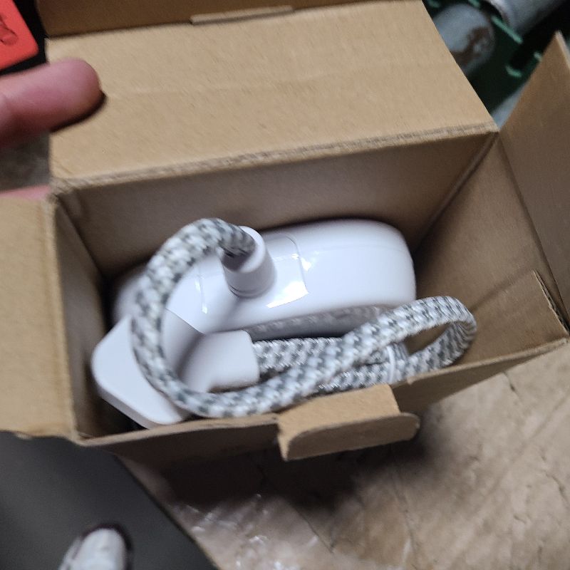 Photo 1 of Flat Plug Power Strip, 6ft Ultra Flat Extension Cord - 3 Outlets 4 USB Ports (2 USB C) 22.5W/4.5A Desktop Charging Station, Power Strip No Surge Protection for Cruise Ship, Dorm Room Travel Essentials