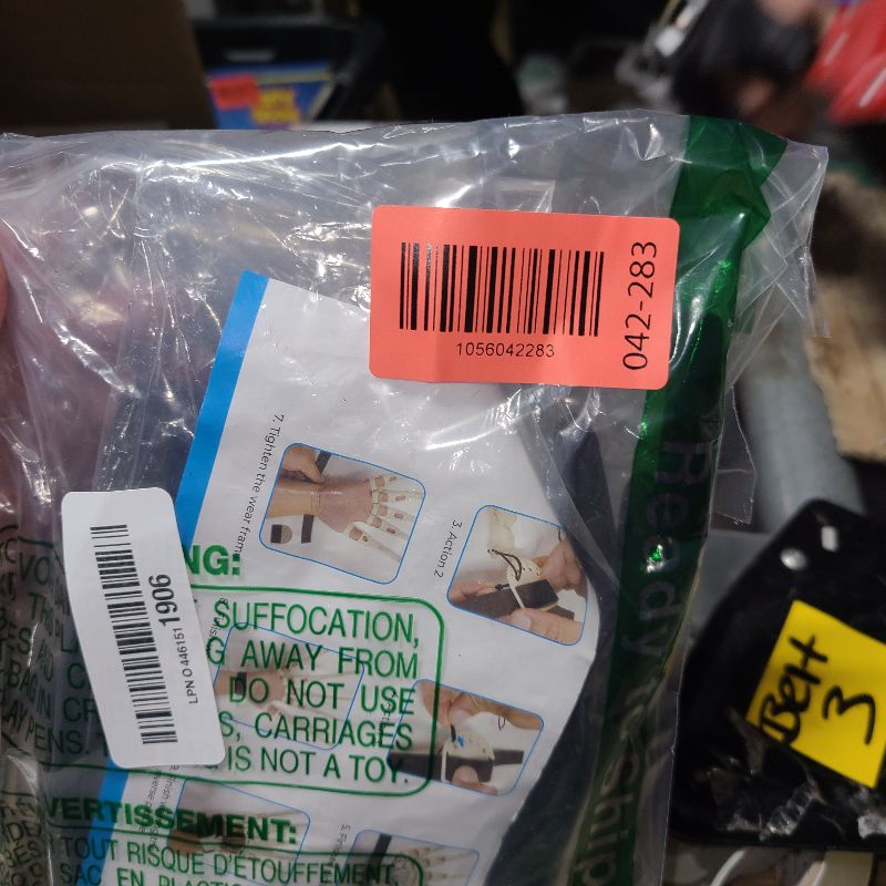 Photo 1 of 1 Pair Halloween Articulated Finger Extensions,3D Printed Flexible Finger Extensions Fits All Finger Sizes Scary Cosplay Finger Puppets Toys (Black)