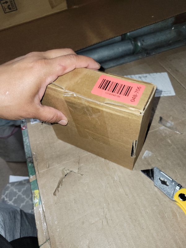 Photo 1 of 16 Pieces Window Candle Holder Clamps Candle Suction Cups Holder Suction Cups with Clamps for Christmas Party Candle Lamp