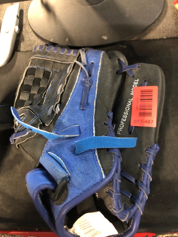 Photo 1 of ***STOCK PHOTO FOR REFERENCE ONLY***Mizuno Prospect Gxs102 Fastpitch Softball Catcher's Mitts, Size 32.5, Black (Left hand throw ), Mizuno Prospect Fastpitch Fastpitch Catcher's Mitts, Black and blue