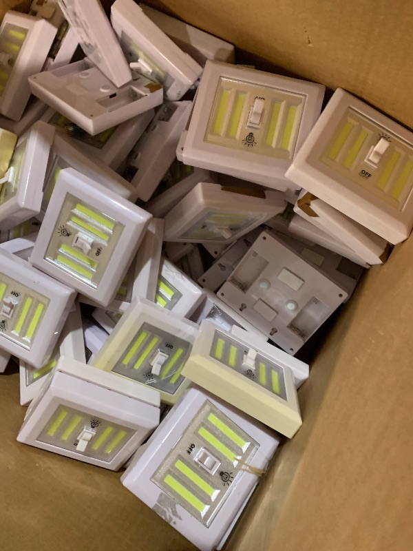 Photo 1 of ****80 COUNT UNTESTED***** Multi Purpose Light Glow Max Battery Powered With Switch