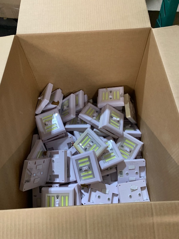 Photo 1 of ****80 COUNT UNTESTED***** Multi Purpose Light Glow Max Battery Powered With Switch