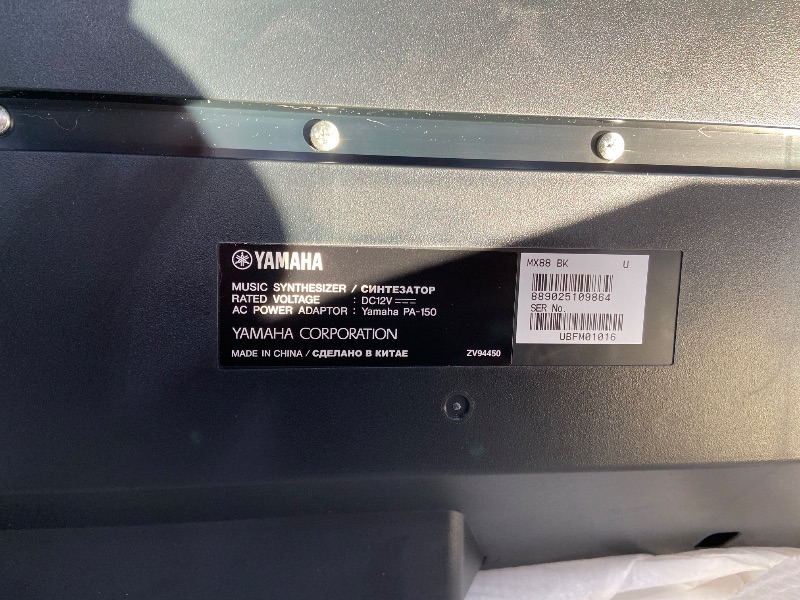 Photo 1 of • See notes • Yamaha MX88 88-Key Weighted Action Synthesizer, MX88BK *NO EXTERNAL SPEAKERS, NEED HEADPHONES *