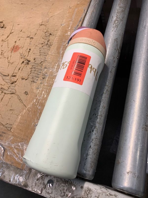 Photo 1 of ***DAMAGED - SEE NOTES/PICTURES***Owala FreeSip Insulated Stainless Steel Water Bottle with Straw for Sports, Travel, and School BPA-Free Sports Water Bottle, 24 oz, Surfs Edge
