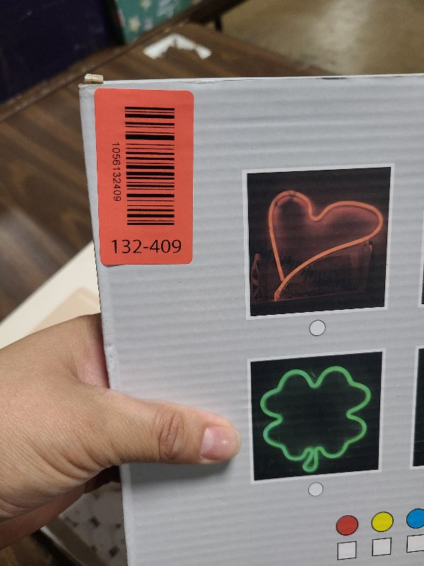 Photo 1 of 11.5 Inch St Patricks Day Decorations,Irish Clover LED Window Lights,USB Powered Control,St. Patrick's Day Green Clover Lighted Decorations for Window Wall Indoor Outdoor Party Favors